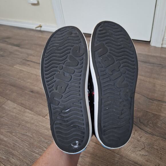 Native x Disney Mickey Mouse big kids 3 black water slip on rubber youth shoes - Picture 6 of 7